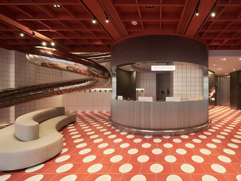 L’âme du RedDot Hotel : entre design et émotion