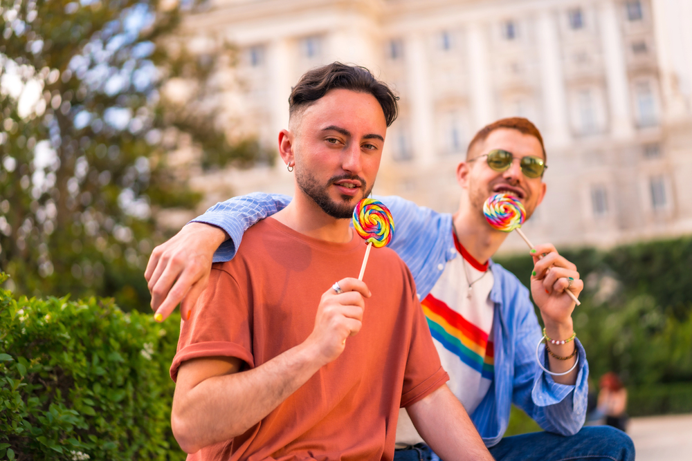 Hébergement gay friendly : qu’est-ce que cela signifie vraiment ?