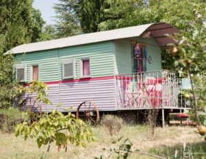 La-roulotte-Mas-des-Violettes-15-605×465