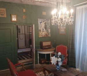 salon-et-acces-salle-deau-suite-du-monarque-ac2ce50393b890d98232ce7b31310ee7