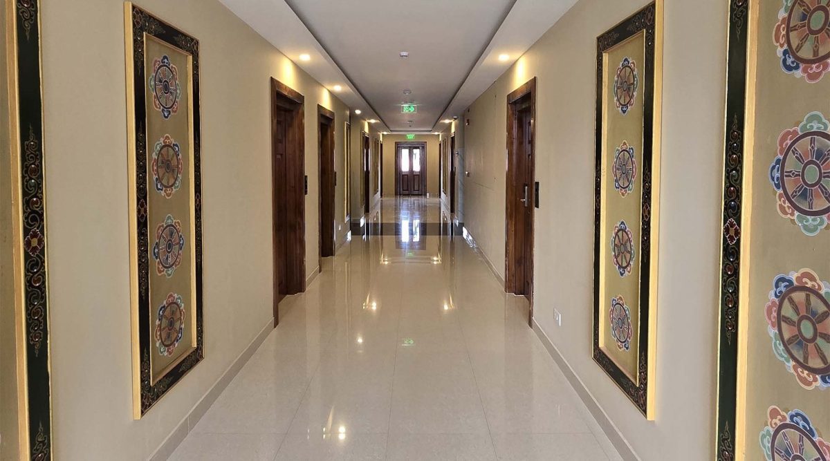 hallway-2-qq9im01koi5dilct9c88zepc1x4po4dm3350g2152w