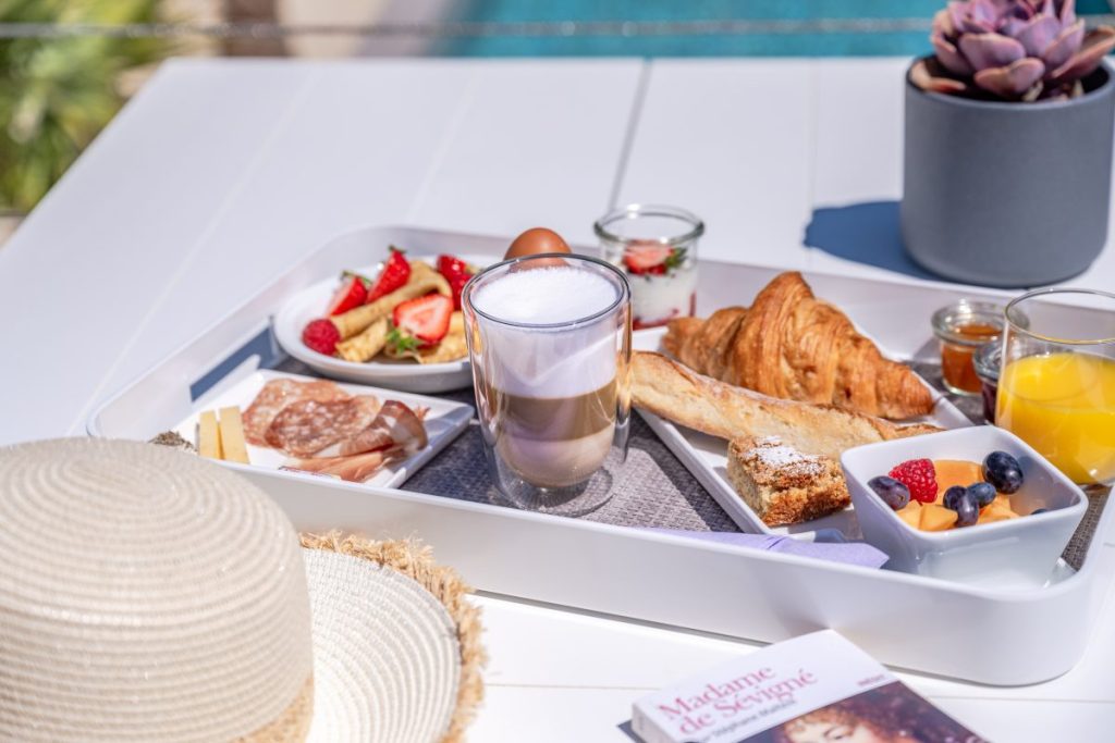 Un petit-déjeuner copieux et gourmand