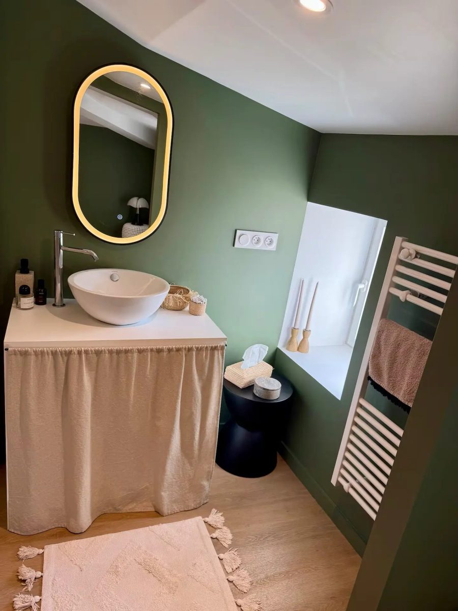 b228ff33-e487-468d-82ad-0ba2c54d9593