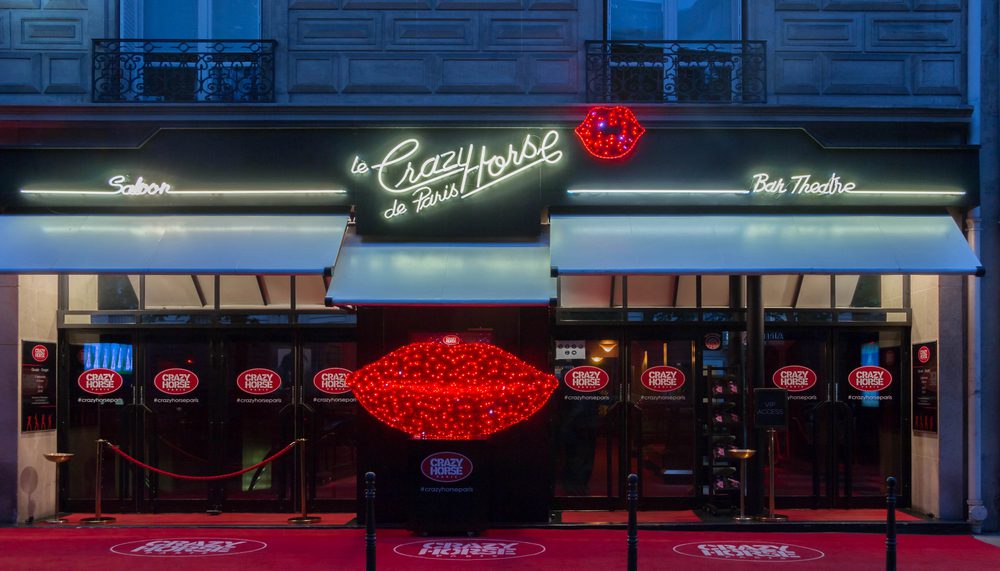 Le Crazy Horse, Paris : entre sensualité et art contemporain