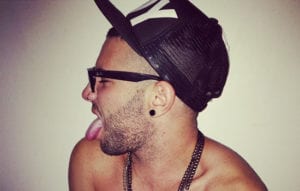 Gay life à Montpellier avec Calvin barman à la Villa Rouge Montpellier
