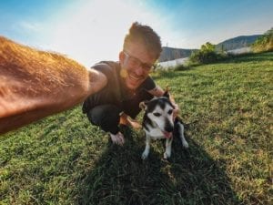 Quels sont les pays gay friendly où vous pouvez voyager avec votre chien ?