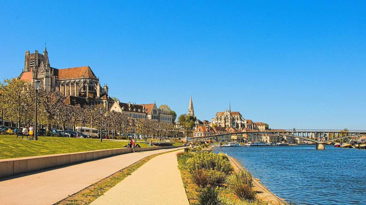 Destination gay Auxerre