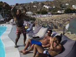 La plage nudiste de Mykonos