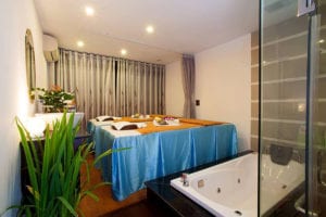 Massage gay à Hanoï