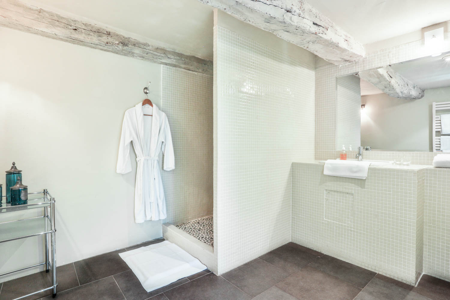 Le PrieureLaMadelene-ChambreVentoux-12