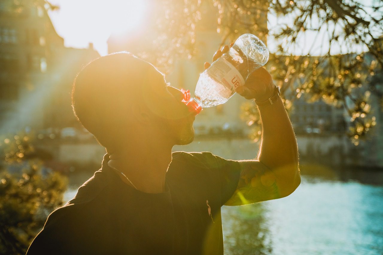 4 méthodes pour rendre l’eau potable en voyage