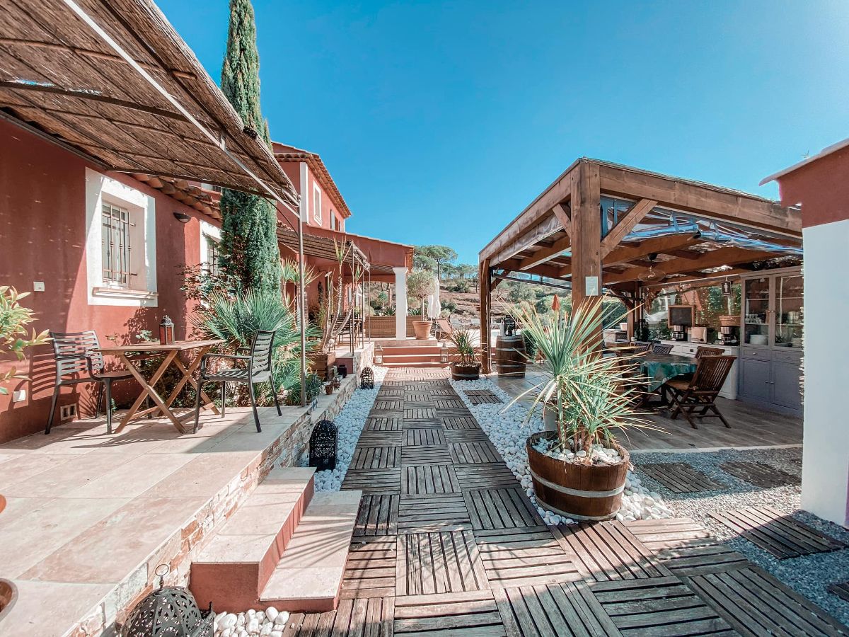 Villa Bacchus : maison d'hôtes la plus gay de France et naturiste