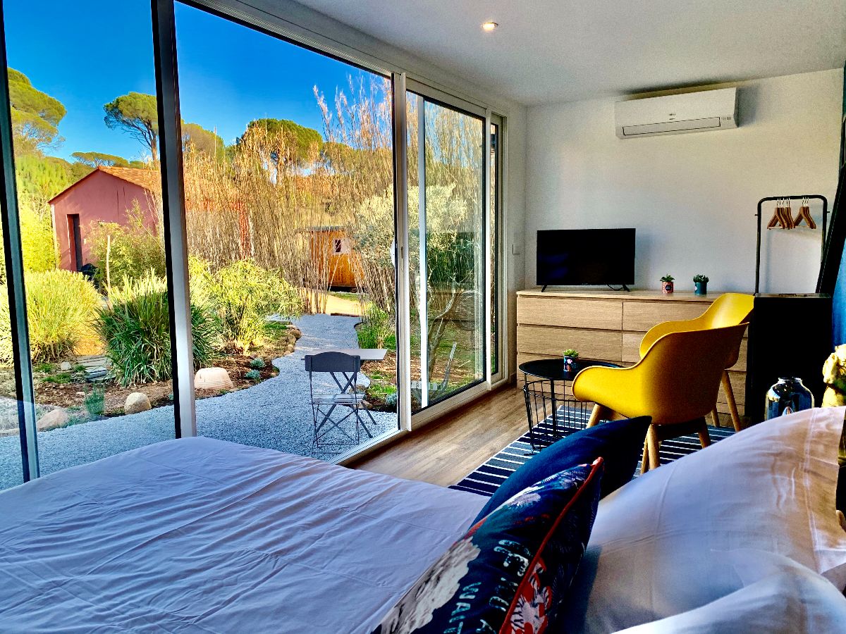 Villa Bacchus : maison d'hôtes la plus gay de France et naturiste