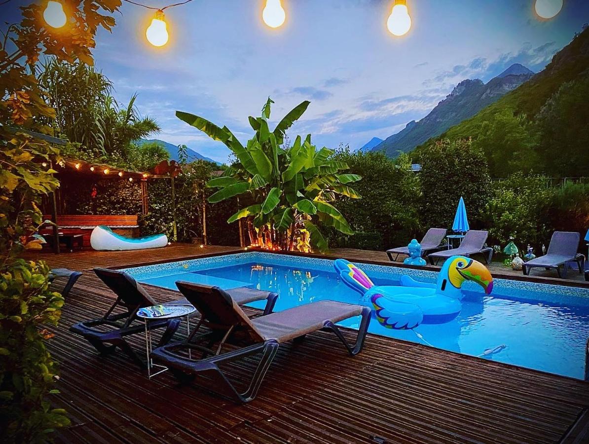 Le Gite Grenoble L'O Bleue propose 3 appartements totalement autonome avec piscine chauffée de Mi-Mai à fin Oct