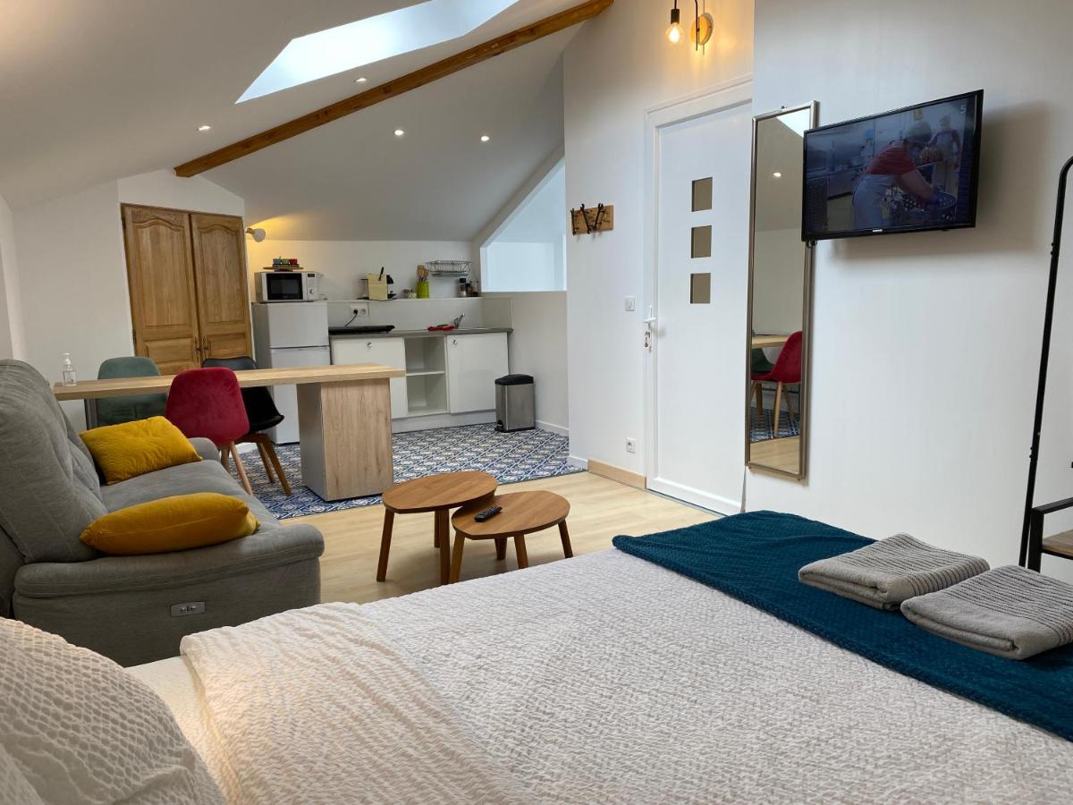 Le Gite Grenoble L'O Bleue propose 3 appartements totalement autonome avec piscine chauffée de Mi-Mai à fin Oct