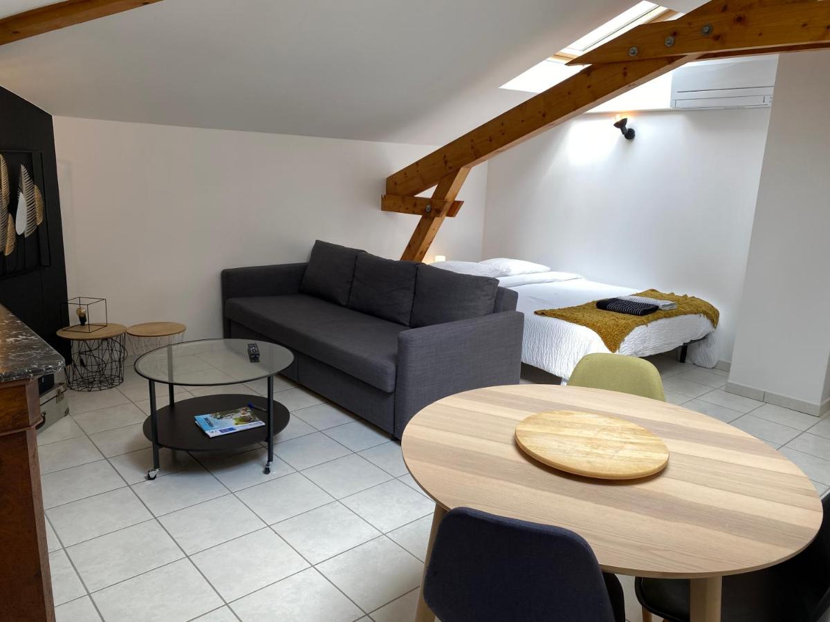 Le Gite Grenoble L'O Bleue propose 3 appartements totalement autonome avec piscine chauffée de Mi-Mai à fin Oct