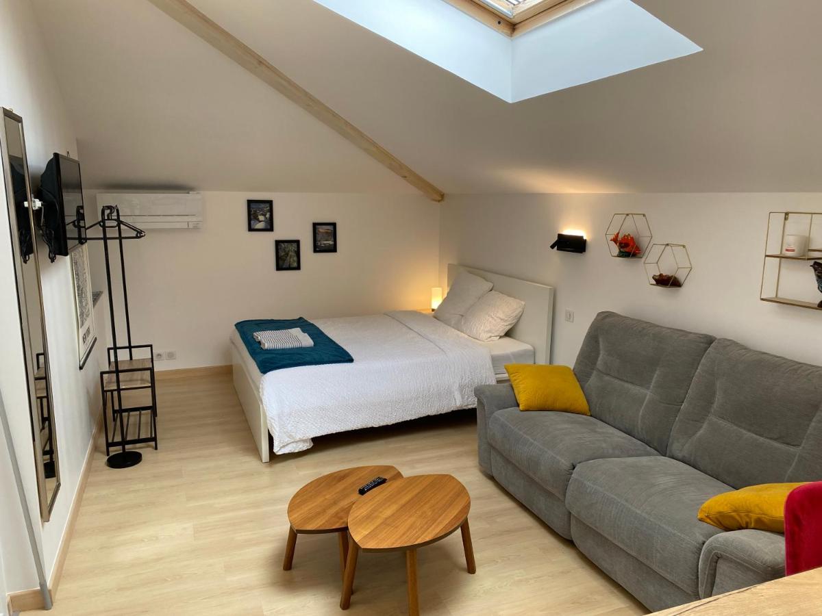 Le Gite Grenoble L'O Bleue propose 3 appartements totalement autonome avec piscine chauffée de Mi-Mai à fin Oct