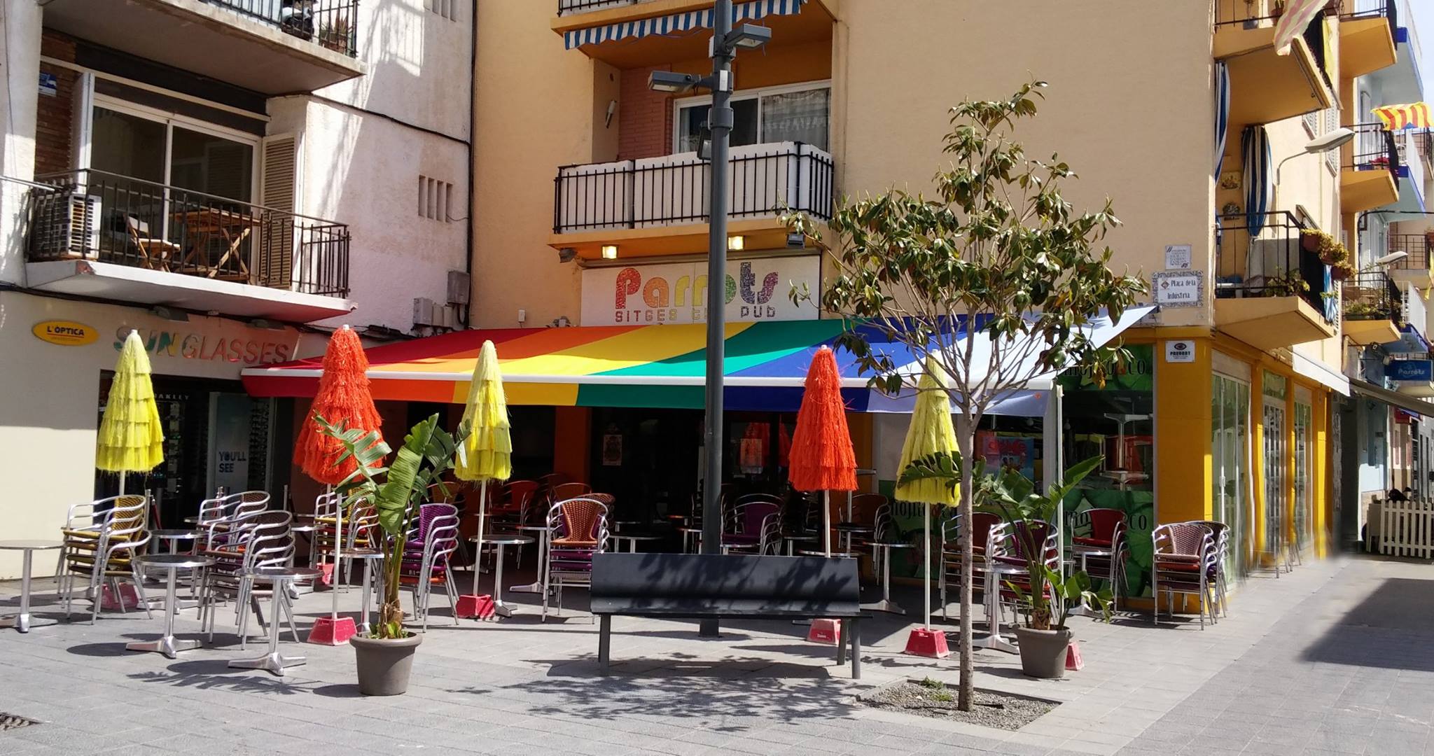 Le Parrots à Sitges, là où tout commence pour vos vacances