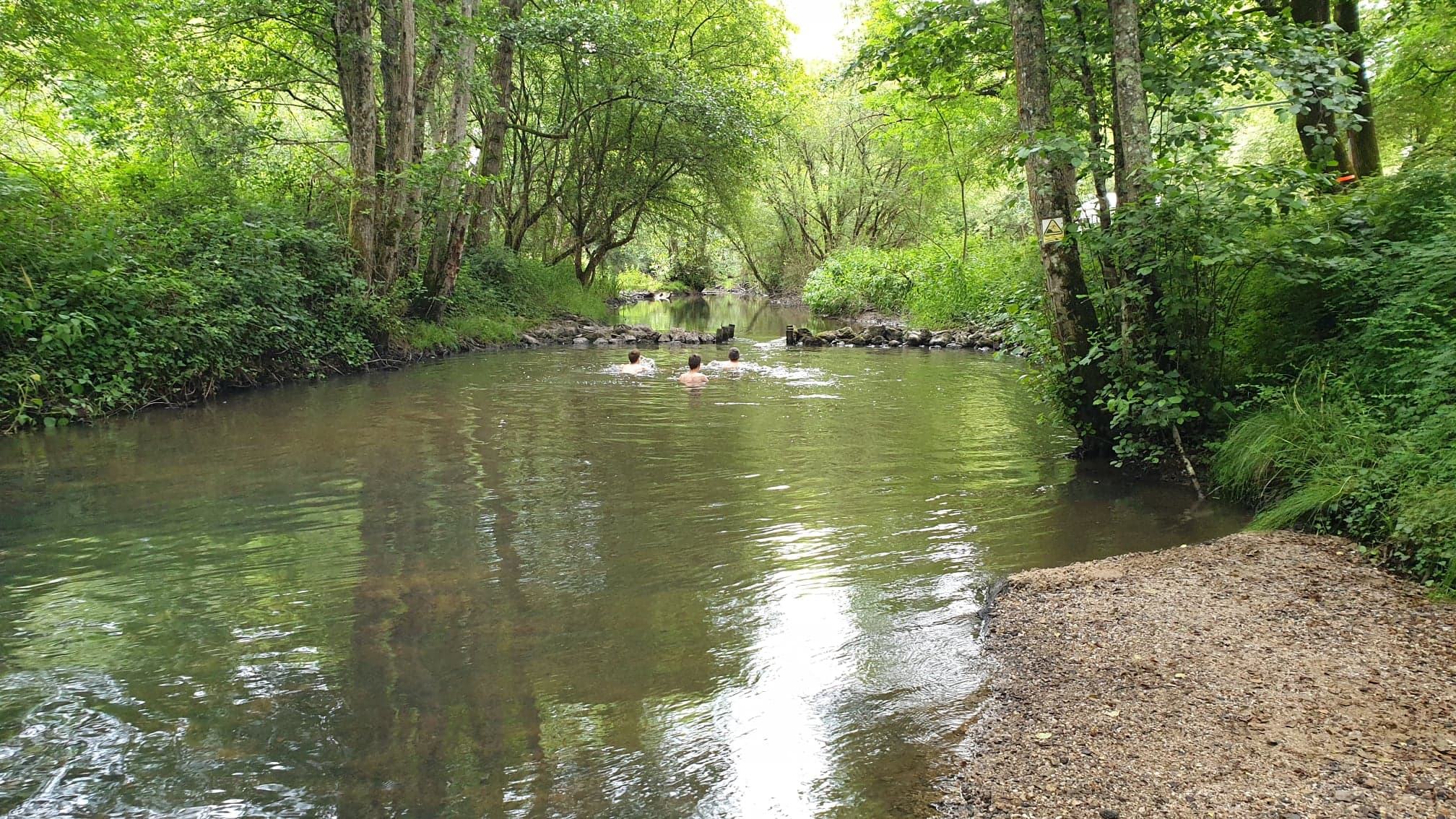 garcons nage rivière beuvron