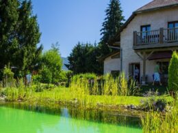 Envie d’un séjour entre lac et montagne en Savoie? ... choisissez La Jument Verte!