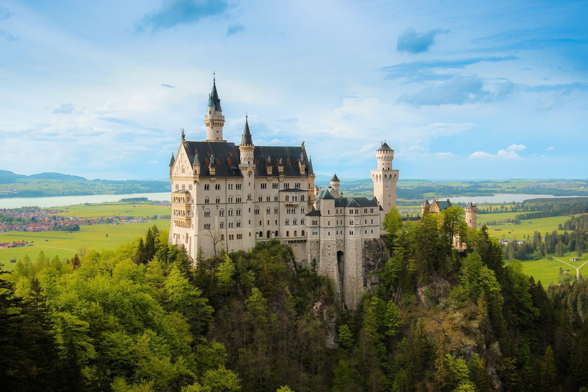 Pourquoi le château de Neuschwanstein est-il célèbre ?