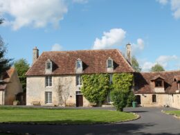 Le petit guide voyage de Fresné-la-Mère