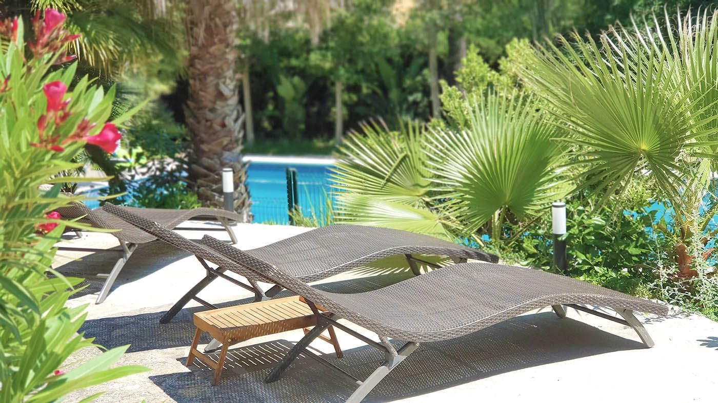 la-casa-dorada-piscina-nudista-naturismo-espana