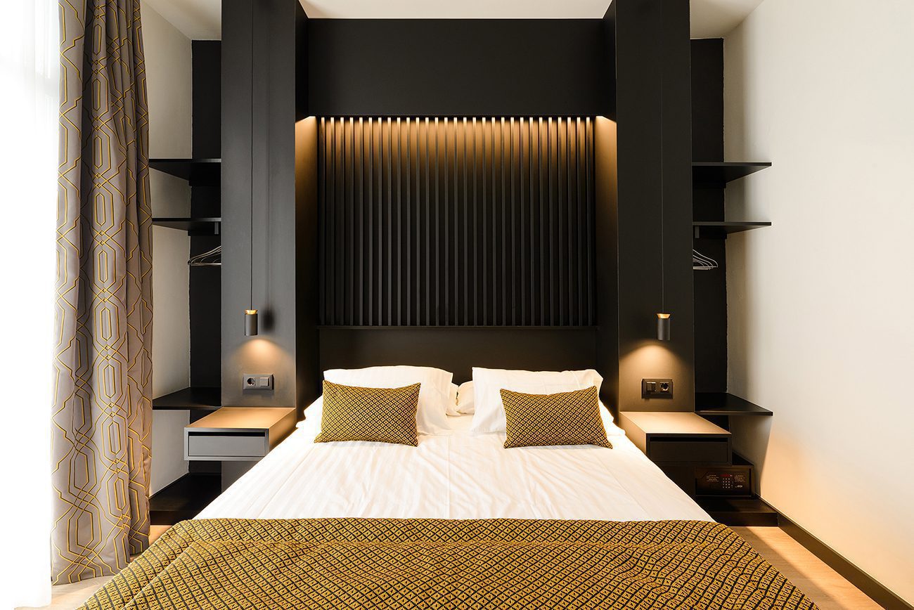 01 – Balcony Room