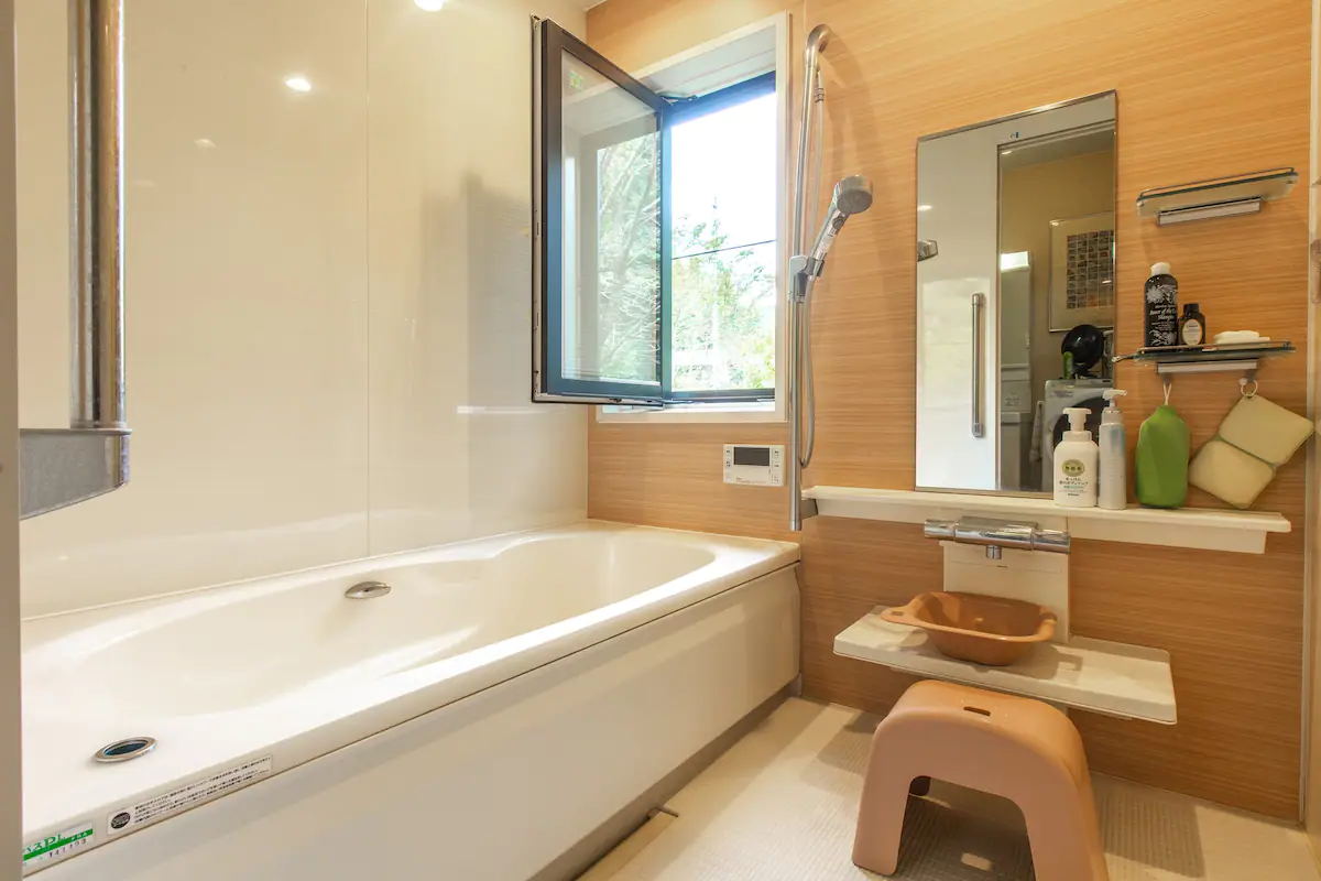 7e611338-0041-491b-b81e-2ddbff4fe71a