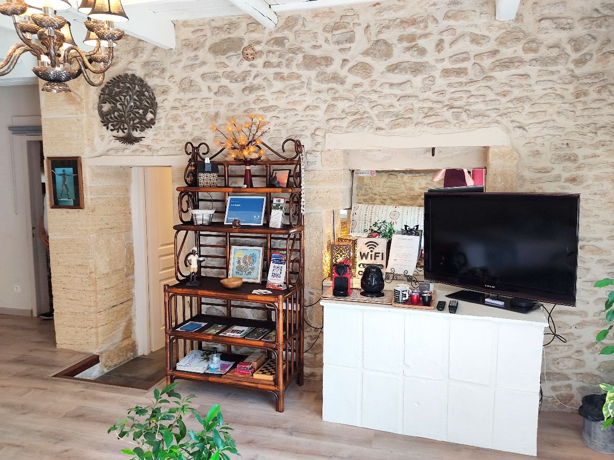 Le Jabadao est une maison d'hôtes gay proche de Nîmes dans le Gard. La maison d'hôtes Le Jabadao est 100% gay men only à Nîmes.