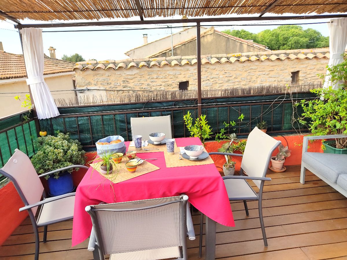 Le Jabadao est une maison d'hôtes gay proche de Nîmes dans le Gard. La maison d'hôtes Le Jabadao est 100% gay men only à Nîmes.