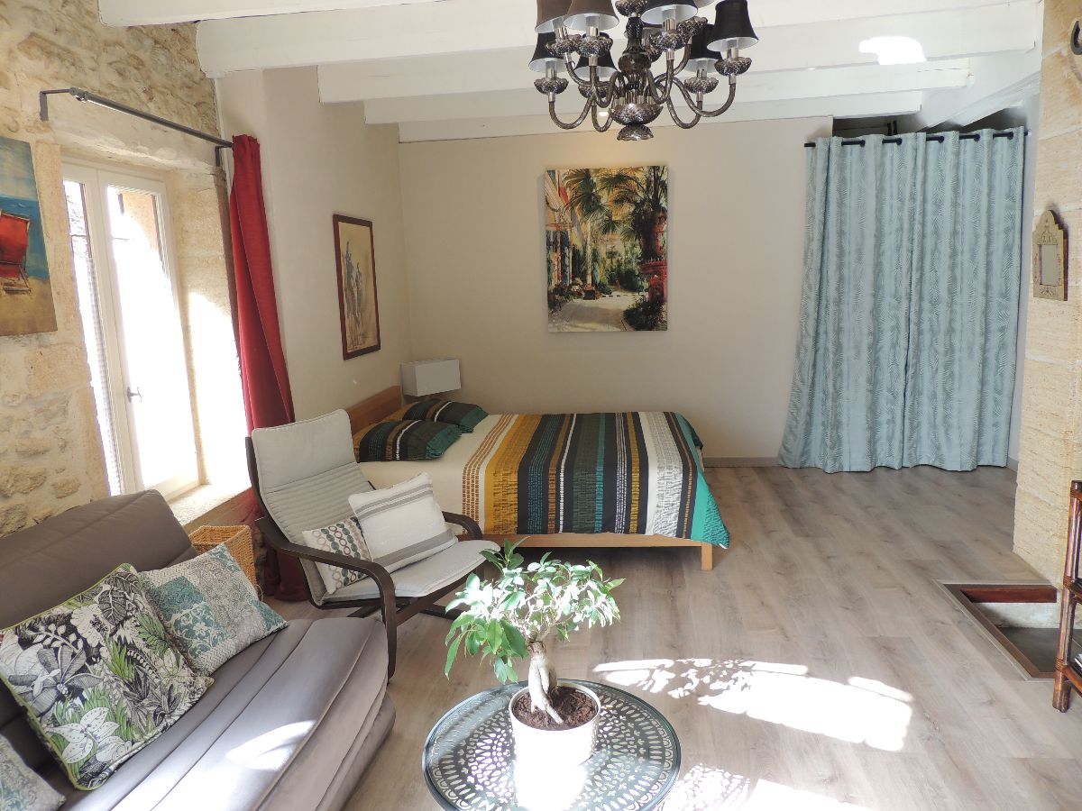 Le Jabadao est une maison d'hôtes gay proche de Nîmes dans le Gard. La maison d'hôtes Le Jabadao est 100% gay men only à Nîmes.