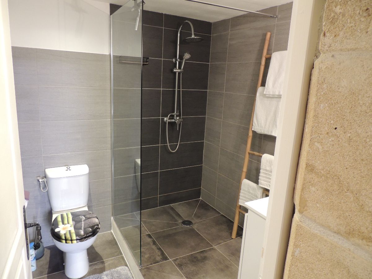 Le Jabadao est une maison d'hôtes gay proche de Nîmes dans le Gard. La maison d'hôtes Le Jabadao est 100% gay men only à Nîmes.