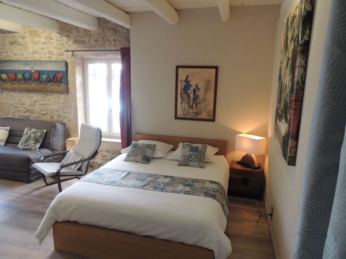 Le Jabadao est une maison d'hôtes gay proche de Nîmes dans le Gard. La maison d'hôtes Le Jabadao est 100% gay men only à Nîmes.