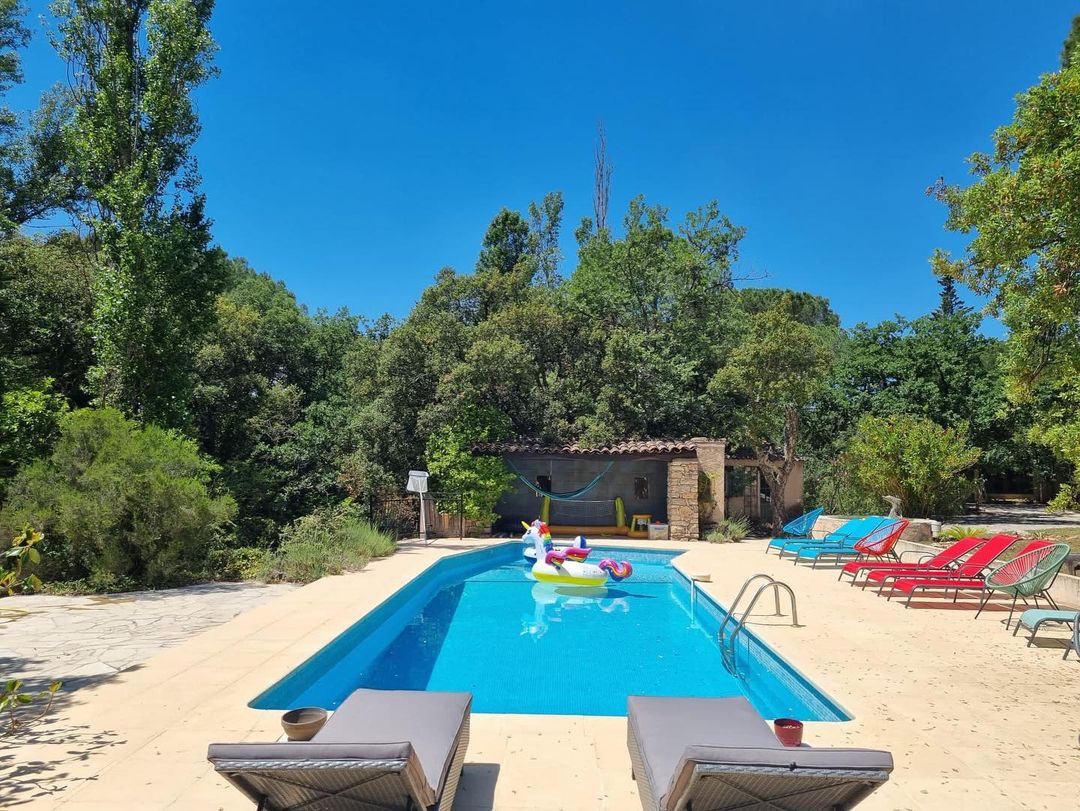 Villa Ohlala est une maison d'hôtes 100% gay men only et naturiste dans le Var