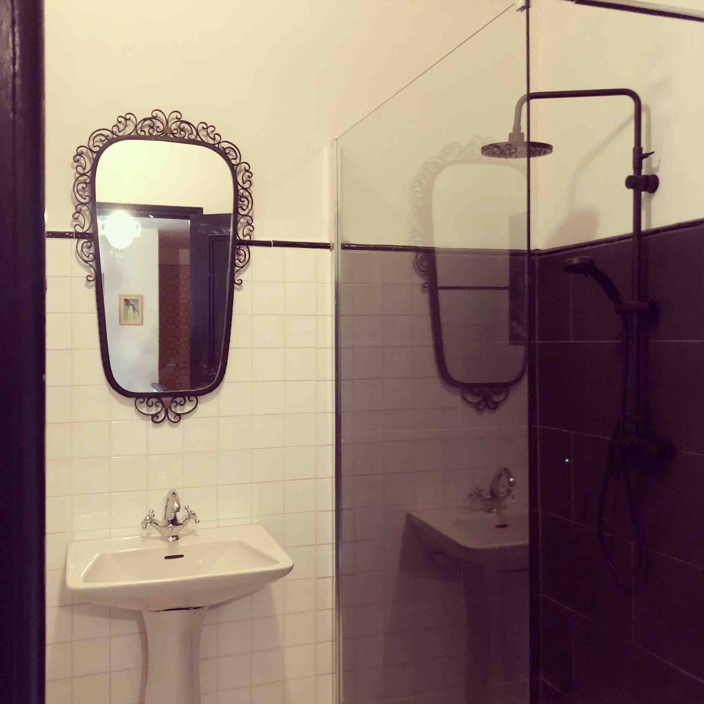 f2e1db94-152e-4b15-b245-5049bf19897b