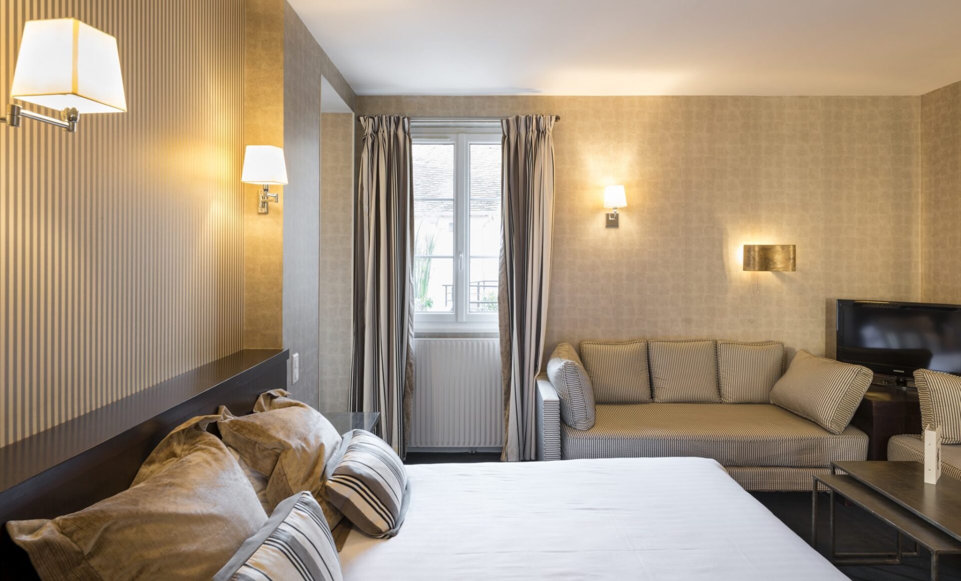 Antoine-Cardi_11-2020_hôtel-Le-Tribunal_-27min-2048×1237