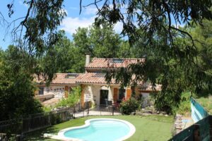 Grange-vallon-des-etoiles-ardeche-nature-piscine-privee