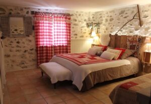 bergerie-grande-chambre-vallon-des-etoiles-vacances-ardeche