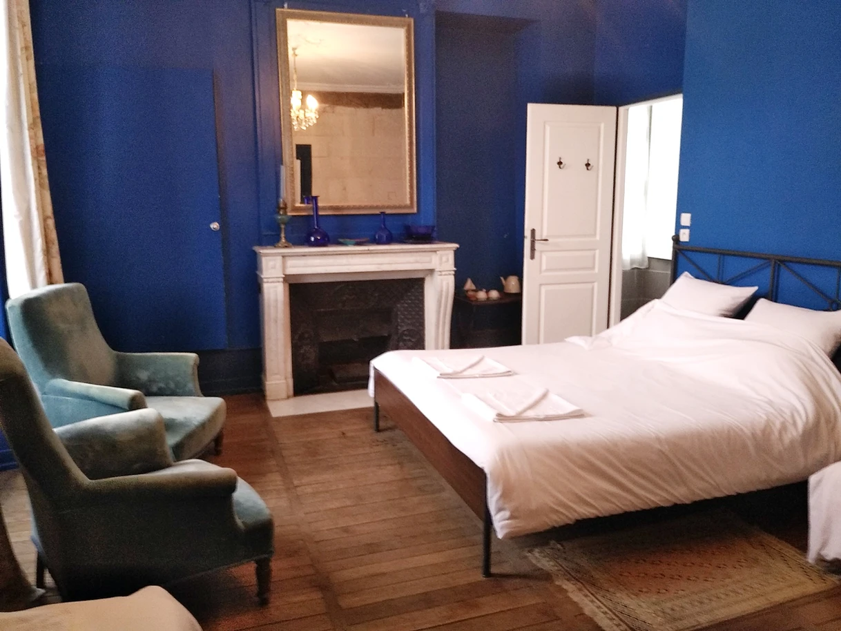 f819d9_f88b7a2d3bdc48d6a921dde9590759d7_mv2