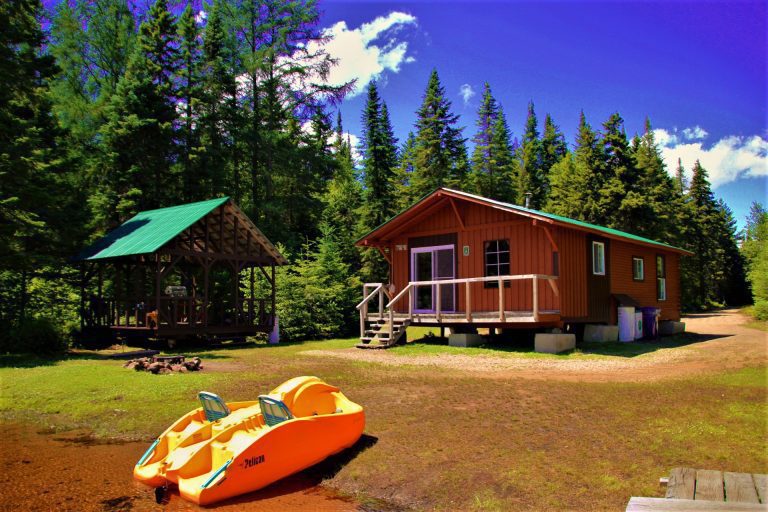 Des chalets en nature avec la Pourvoirie Pavillon Basilières
