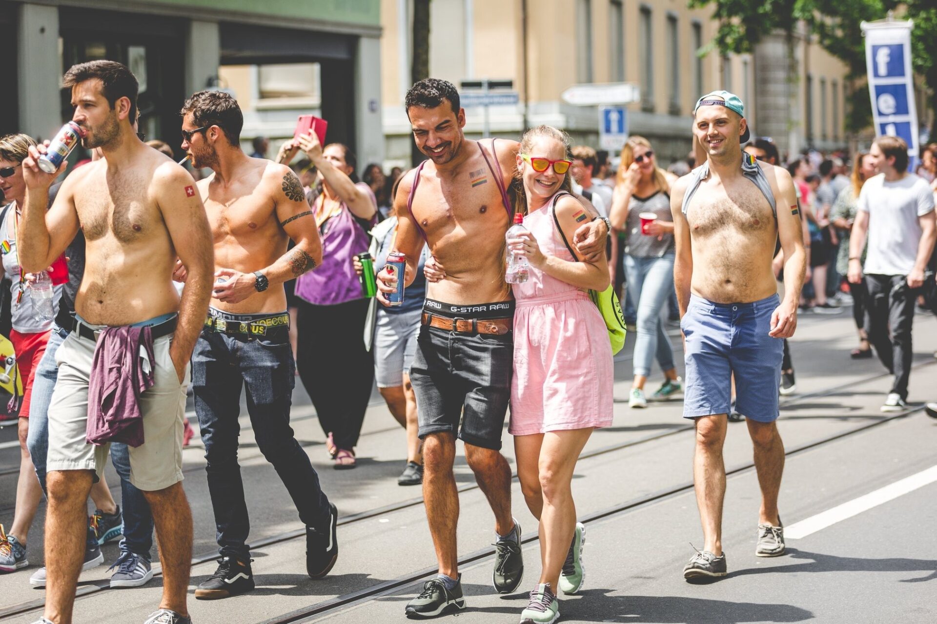 La Gay Pride 2022 a fait son retour à Zurich dans une chaleur de plomb