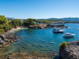 Le Var, ses plages et rochers gays : « régalez-vous » !