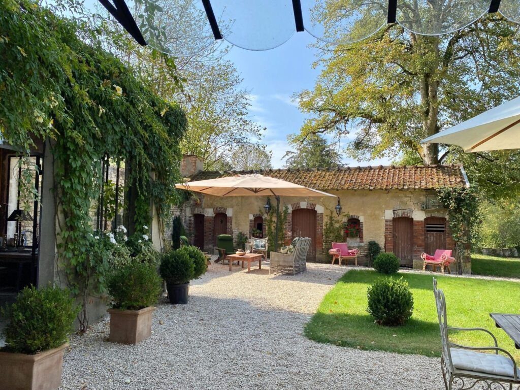 Que propose la maison d’hôtes Manoir Croix Saint-Louis en matière de chambres