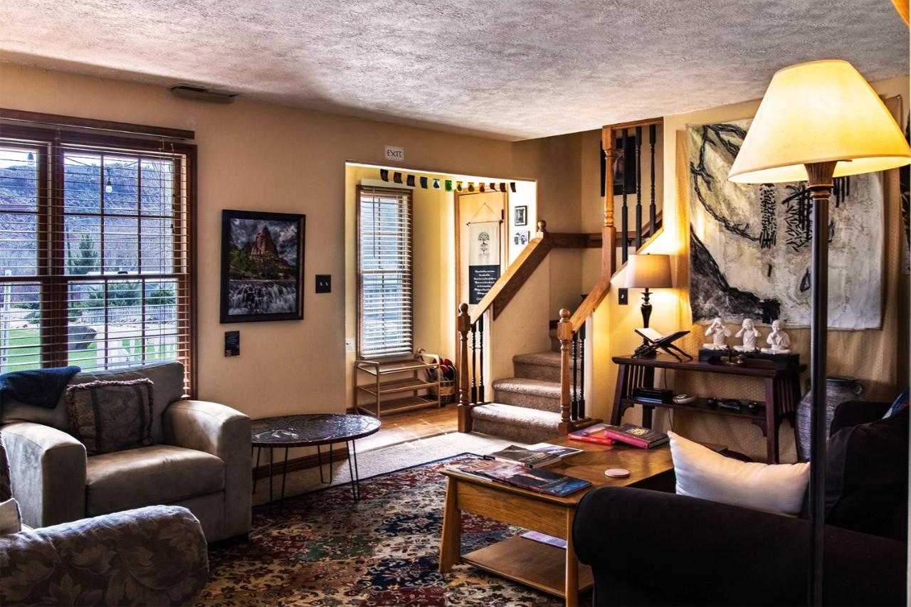 2 Cranes Inn Zion est une maison d'hôtes gay friendly à Rockville dans l'Utah aux États-Unis