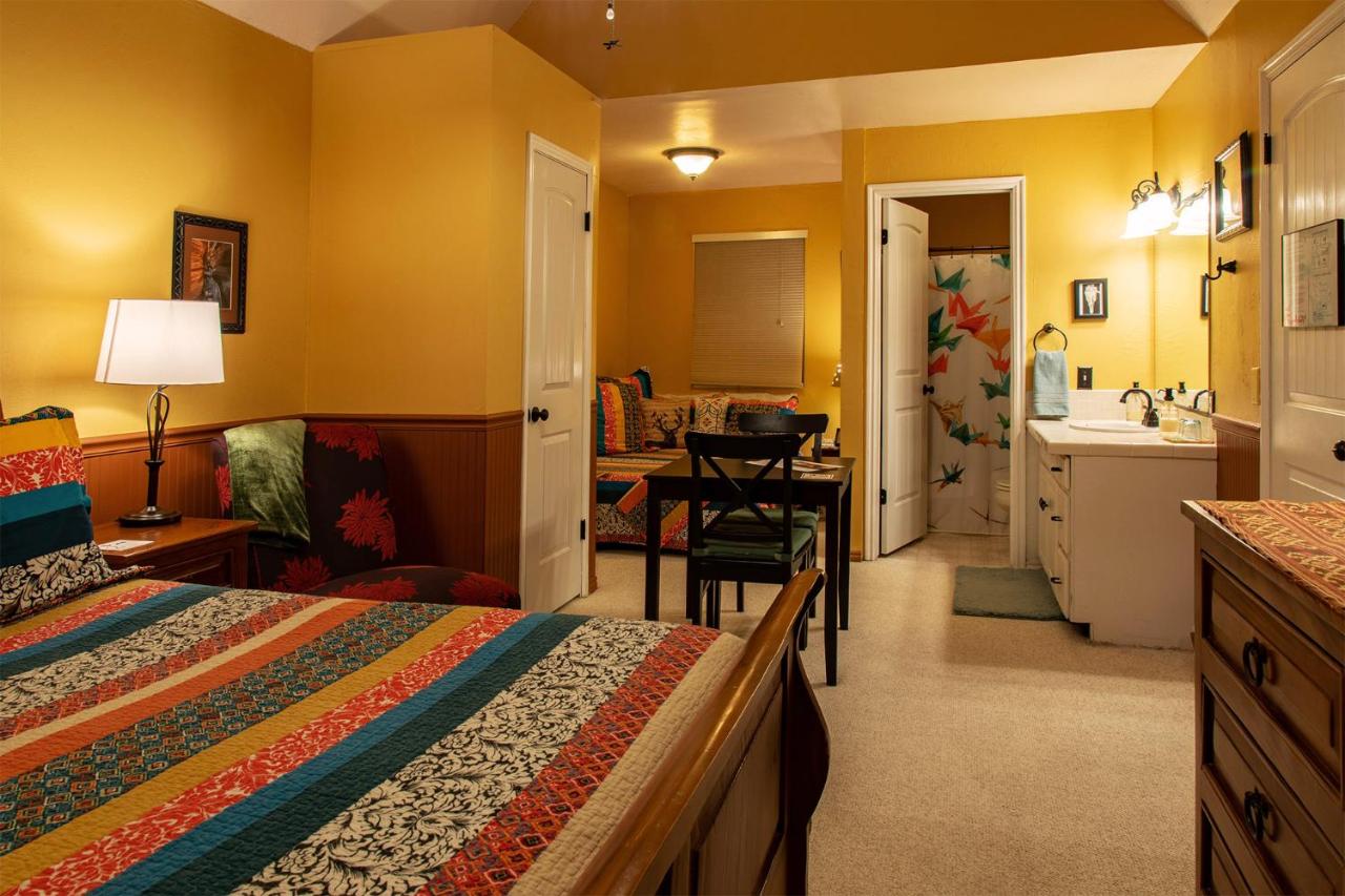 2 Cranes Inn Zion est une maison d'hôtes gay friendly à Rockville dans l'Utah aux États-Unis