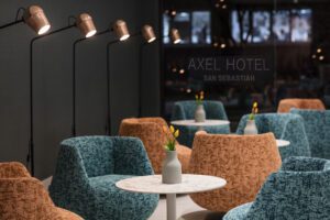 Axel Hotel San Sebastian est un hôtel gay et lesbienne à Saint-Sébastien dans le Pays basque