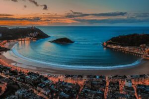 Axel Hotel San Sebastian est un hôtel gay et lesbienne à Saint-Sébastien dans le Pays basque