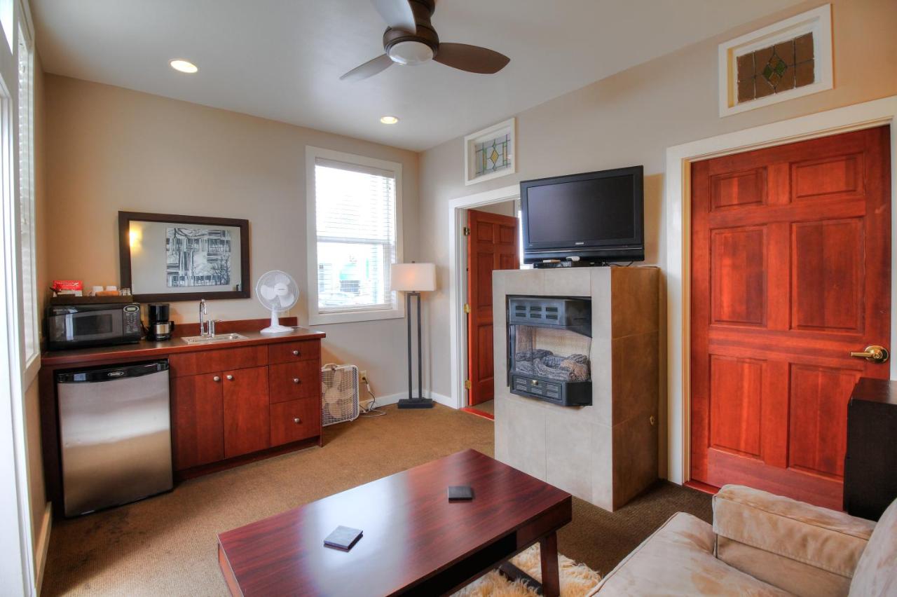 Bird Rock Hotel est un hôtel gay friendly à Friday Harbor dans l'État de Washington aux États Unis