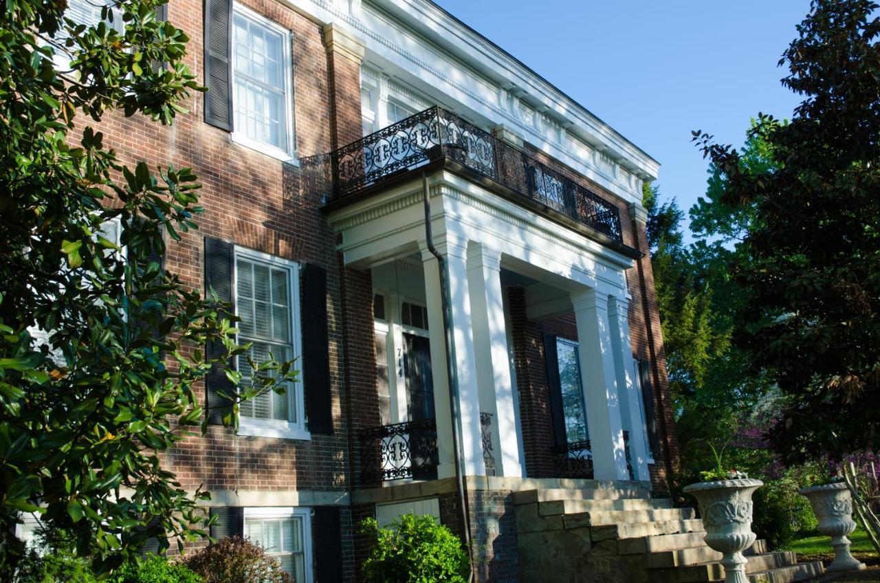 Bourbon Manor Bed & Breakfast Inn est une maison d'hôtes gay friendly à Bardstown dans le Kentucky aux États-Unis